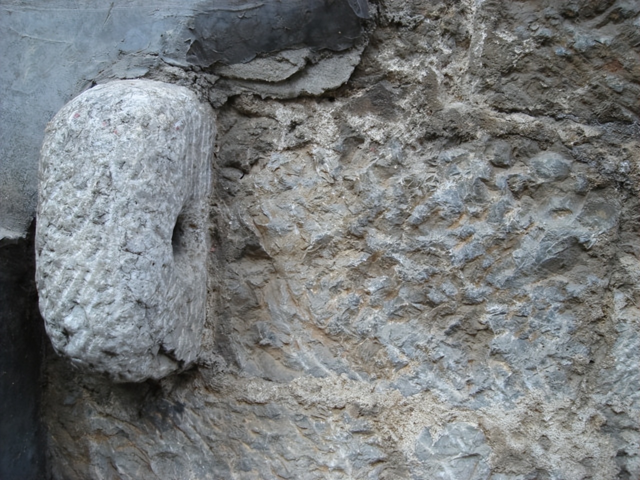 云南侨乡迤萨古城游人醉