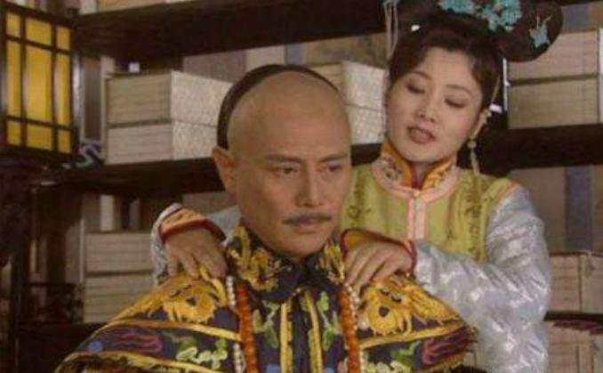 孝庄为什么要杀皇太极和多尔衮,皇太极多尔衮孝庄三人之间的关系