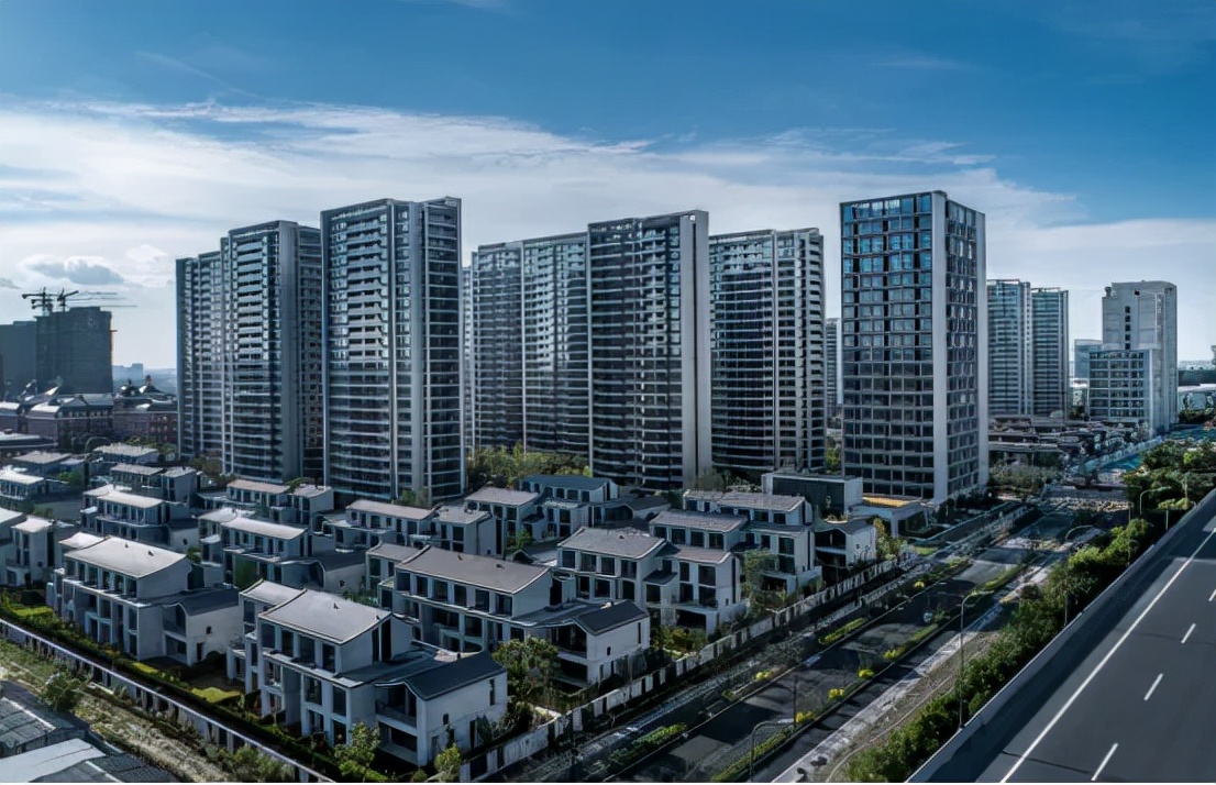 直击“口悲”楼盘交付，华丽袍服背后的虱子