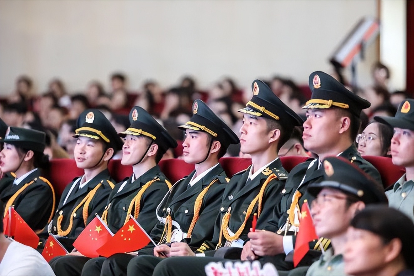 研究生去当兵是军官还是士官,部队副营级属于军官还是士官