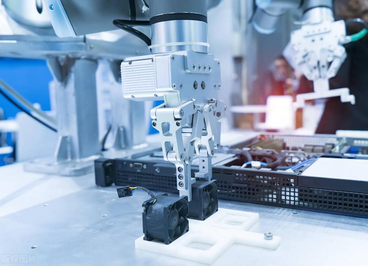 「研讯科技」上架式工控机的基本组成、应用领域及产品介绍