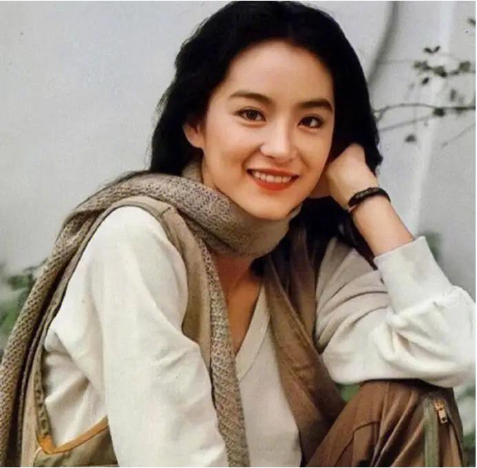 邓丽君和林青霞视频,邓丽君和林青霞海边照