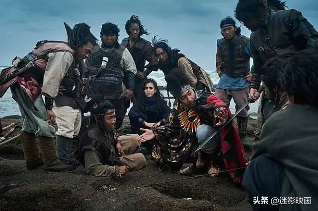 网飞又放大招，韩国开年票房冠军，海盗版夺宝奇兵，不愧顶级*片爽**