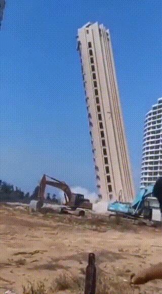 一七年让代购买的漫画，昨天联系我说他出来了，问我书还要不要