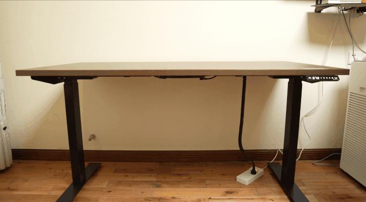 自己办公桌面布置,最简单的办公室桌面布置图