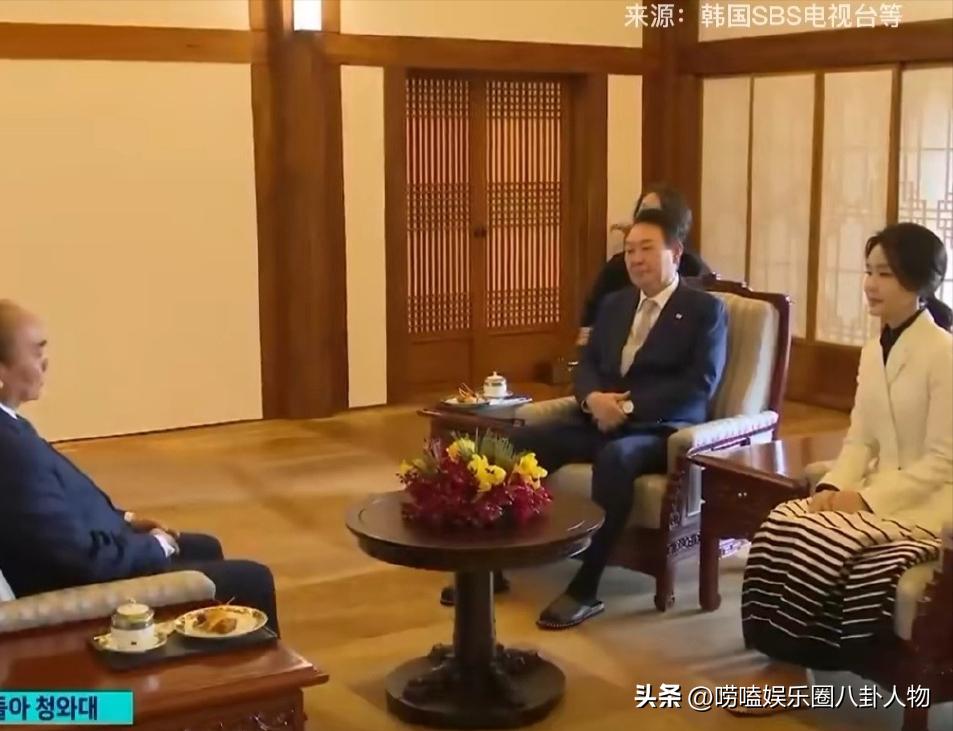 韩国第一夫人变低调，金建熙新年穿着好少女，吸取G20峰会教训