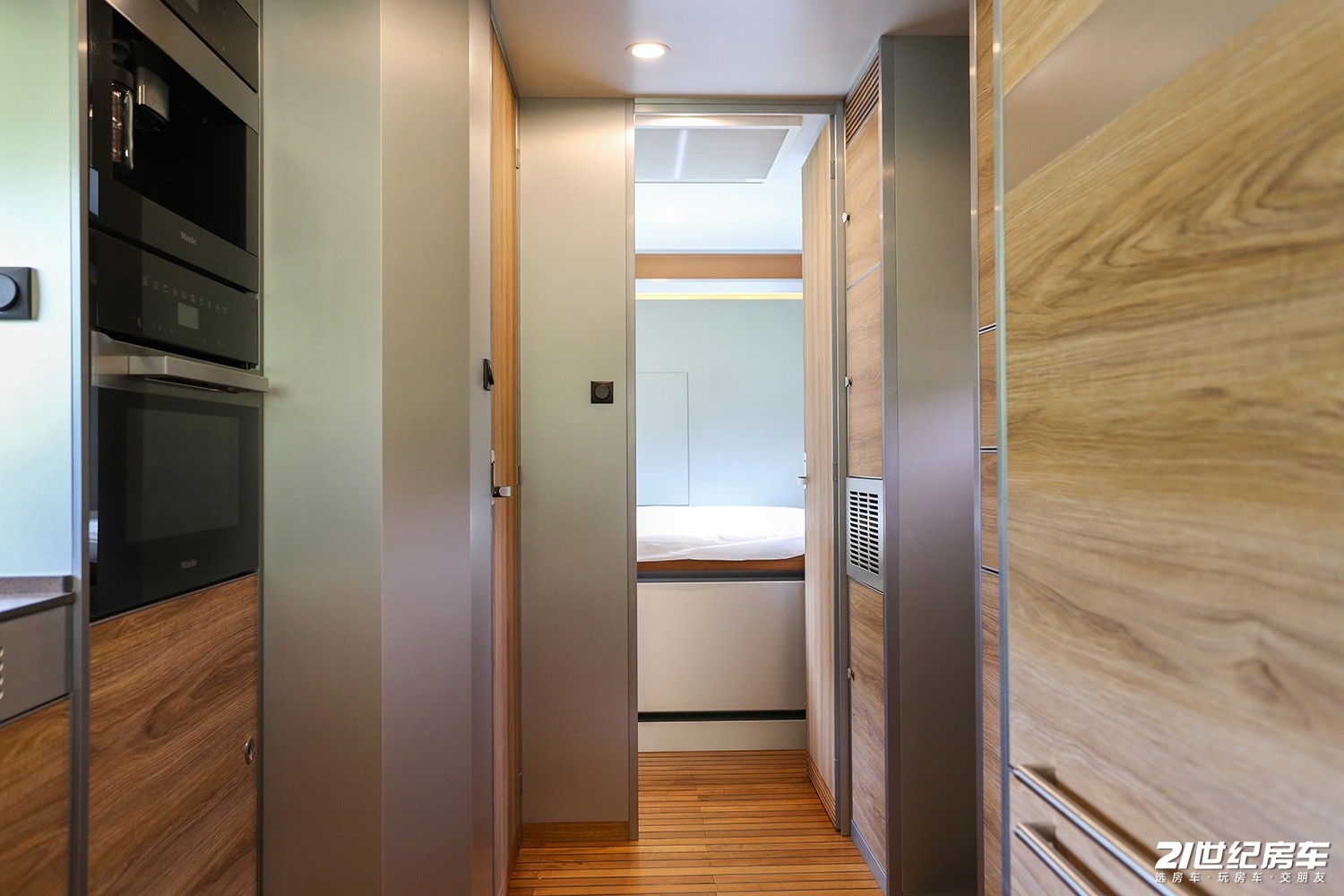 奔驰四驱c型顶级豪华房车,奔驰arocs升顶越野房车