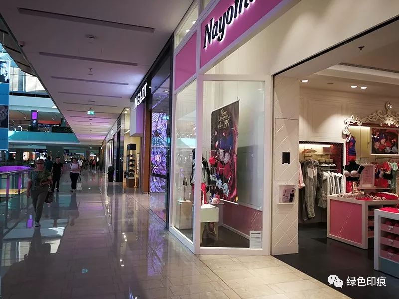 在迪拜最大购物中心尽情享受购物 (去逛迪拜的购物中心)