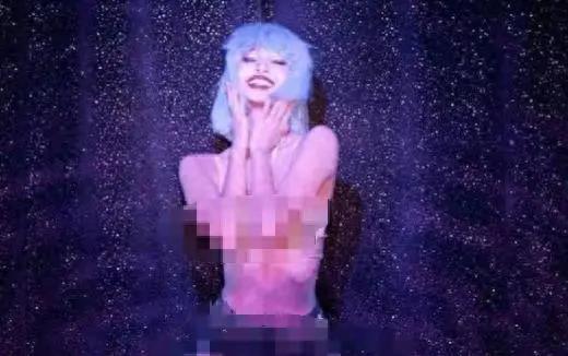 Lisa操作再引热议！晒大尺度照片、妆容变回泰妹，粉丝心疼其