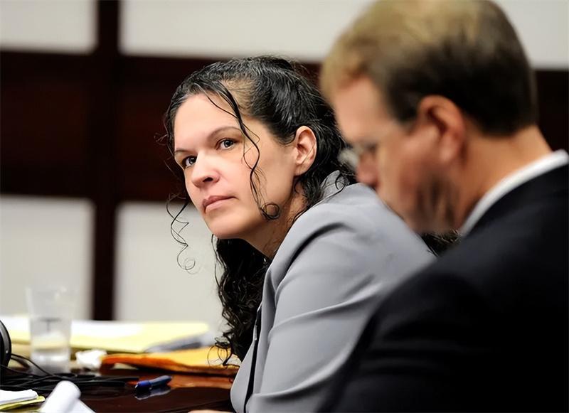 2006年，美国黑人小伙喜中3000万彩票，3年后尸体在水泥中被发现