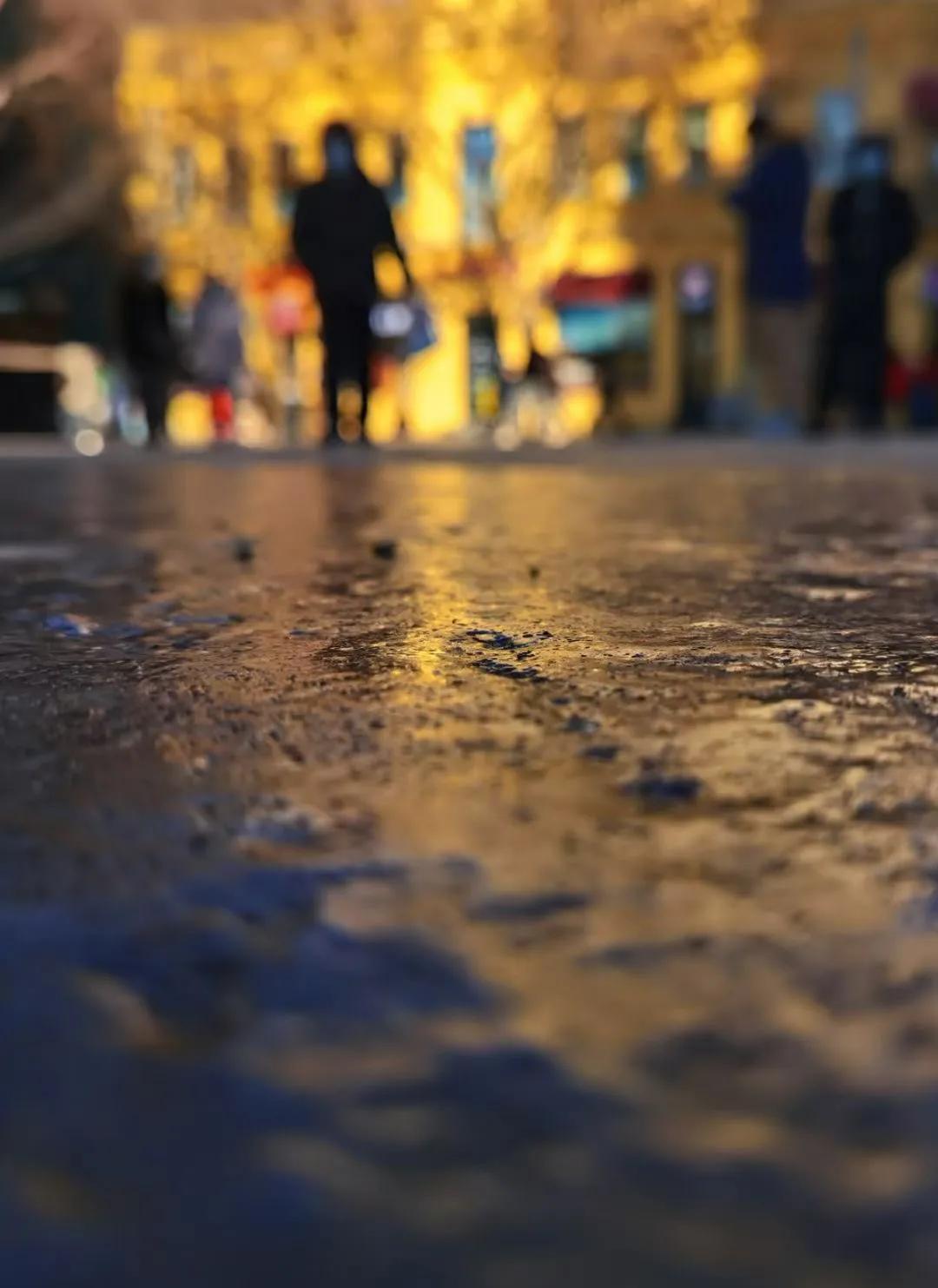 李兰颂:《〈这感觉要走在中央大街中央〉和〈中央大街小夜曲〉》