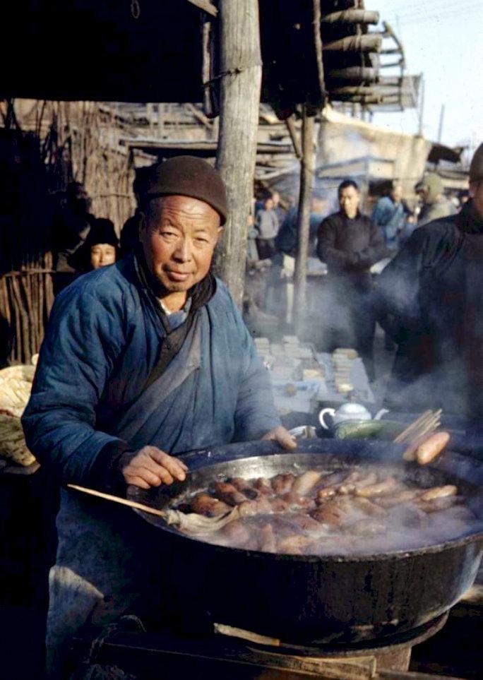 一百多年前的清朝刑法老照片,犯人身在人间,却比地狱还要难受