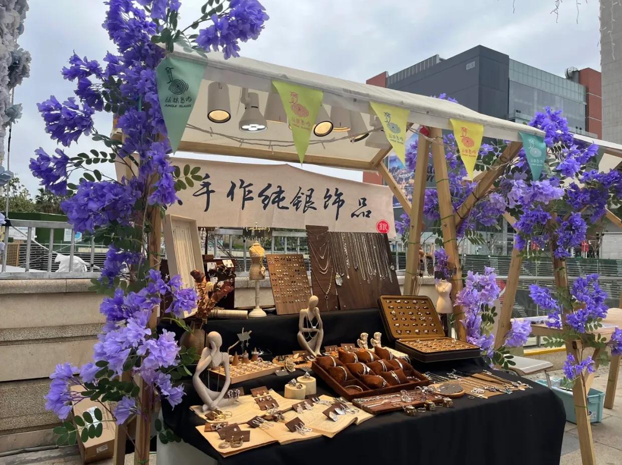 年轻人下班去摆摊现实吗,年轻人用空余时间该做什么