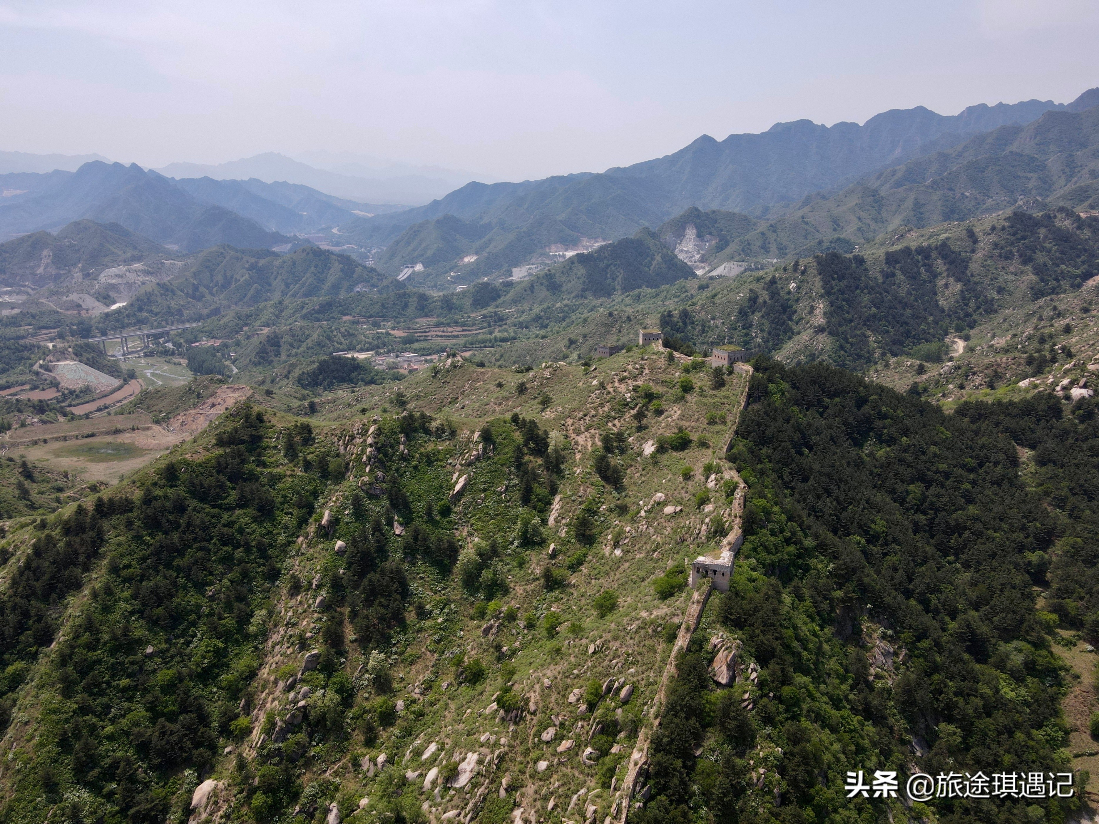 在保定也能感受边塞风情，十几个长城敌楼连成一片，让人大饱眼福