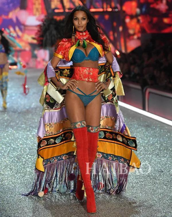 回看维密秀幺蛾子乱飞，蜘蛛精、奇怪中国风，超模也救不了的时尚