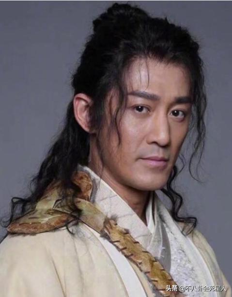 明星整容脸僵硬图片,老女明星整容脸和纯天然脸