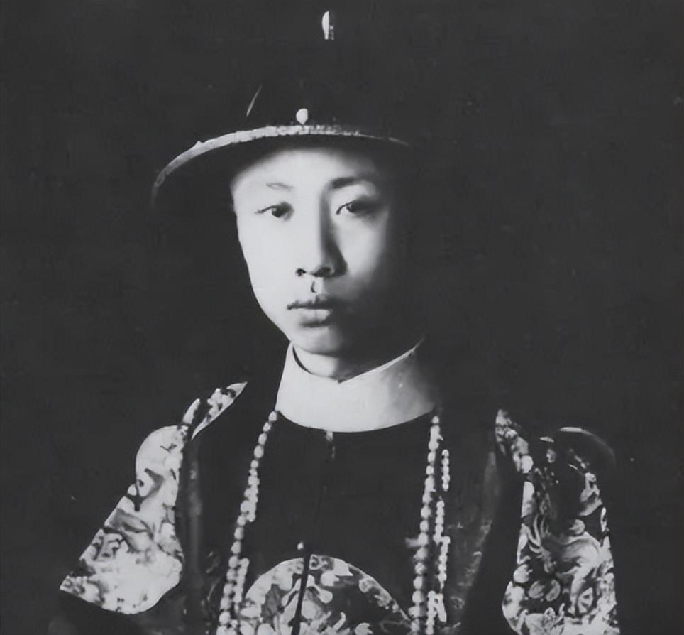 62年溥仪和毛主席聊：我在皇宫时，一顿饭十几个菜，每个菜吃一口