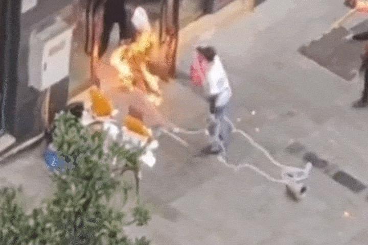 身上着火的自救方法有哪些,身上起火如何正确自救