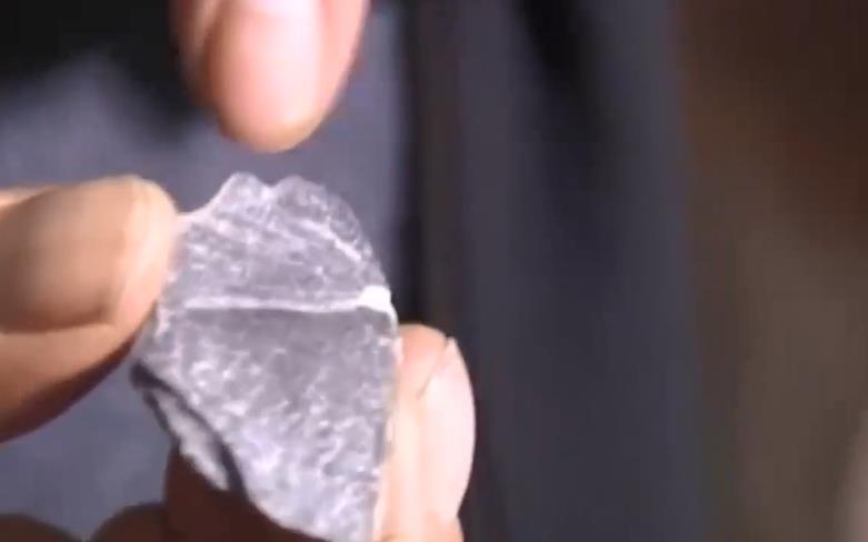 老汉花1200万买羊脂白玉,农村小伙摆地摊2天赚了一万块