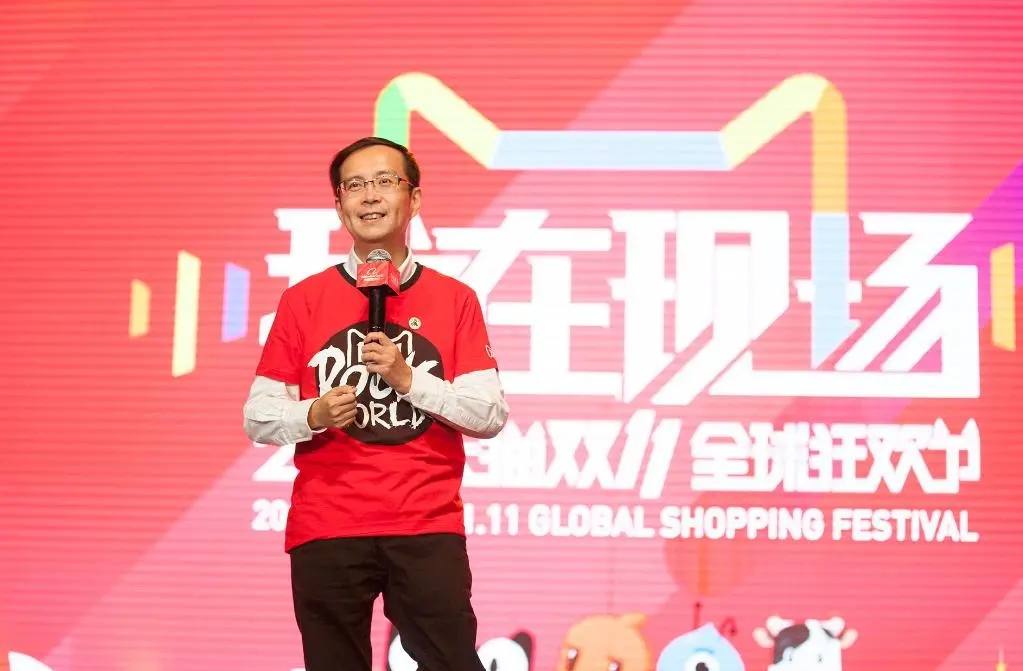 他生于上海，放弃副总裁位置，跑去辅佐马云，最后成董事长