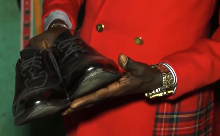 非洲穷人*款贷**20万买名牌，饿得吃树叶，也要买4万的鞋子出门显摆