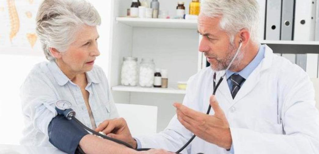 脸上出现*血丝红**,警惕是心梗的前兆,养成这5个习惯心脏会变强大