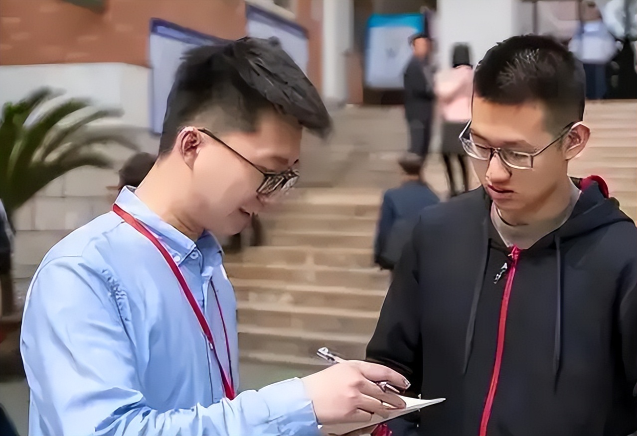 毕业生入职中国*草烟**，晒出工资条惹人羡慕，公积金太“秀”了