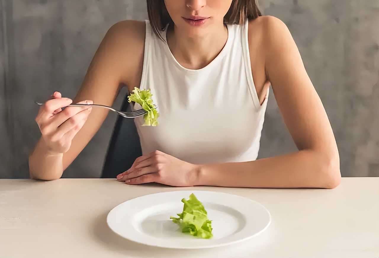 女人过了多少年纪雌激素退化,女人过了40雌激素多会怎样