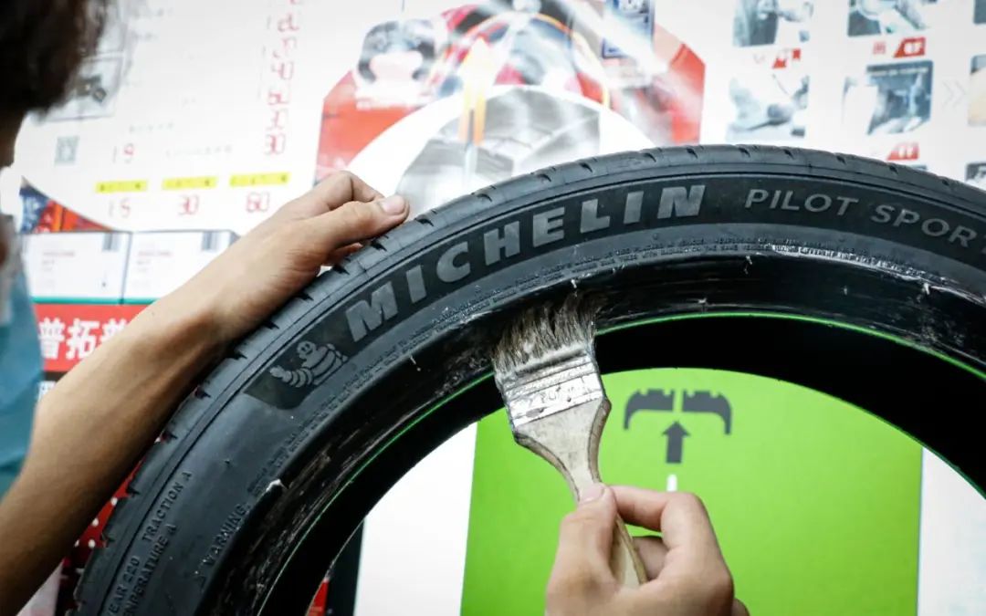 轮胎被扎怎么自救,轮胎被刺扎了怎么判断用不用补胎