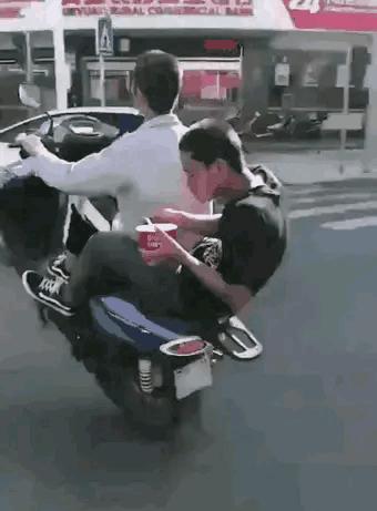 小蛇化身美杜莎,小蛇瞬间变成美杜莎