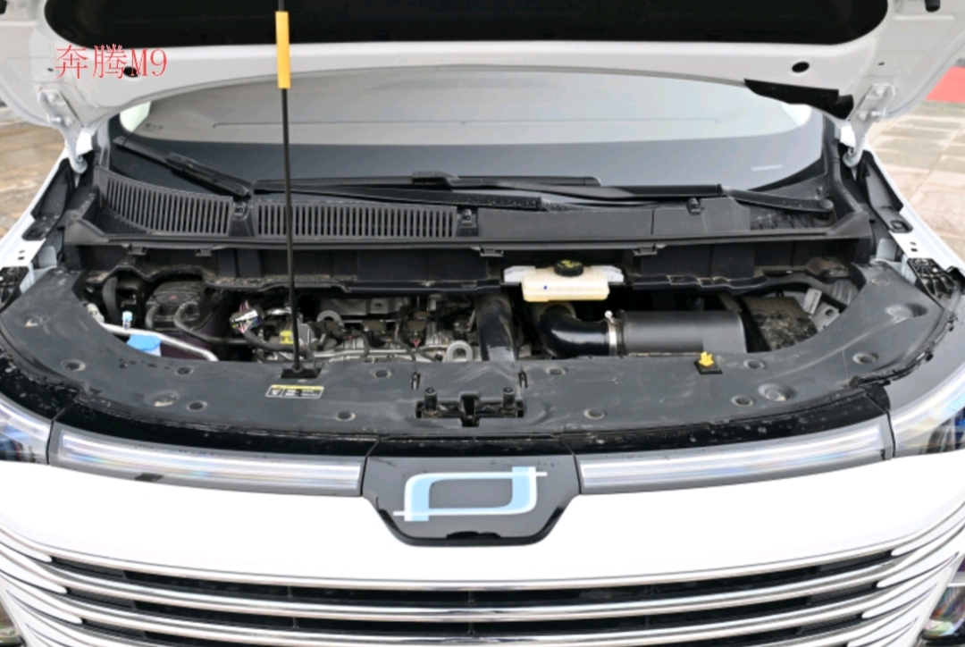 别克gl8对比大众哪个好,奔腾m9对比别克GL8