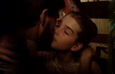 10岁全裸出镜，20岁声称自己仍是处女，“美国舒淇”的裸照风波