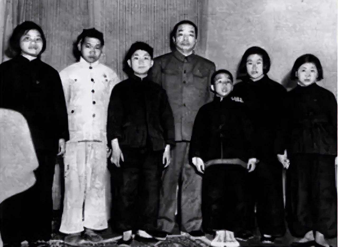 彭老总一生无子女，对侄女视同己出，闲聊时交代身后事