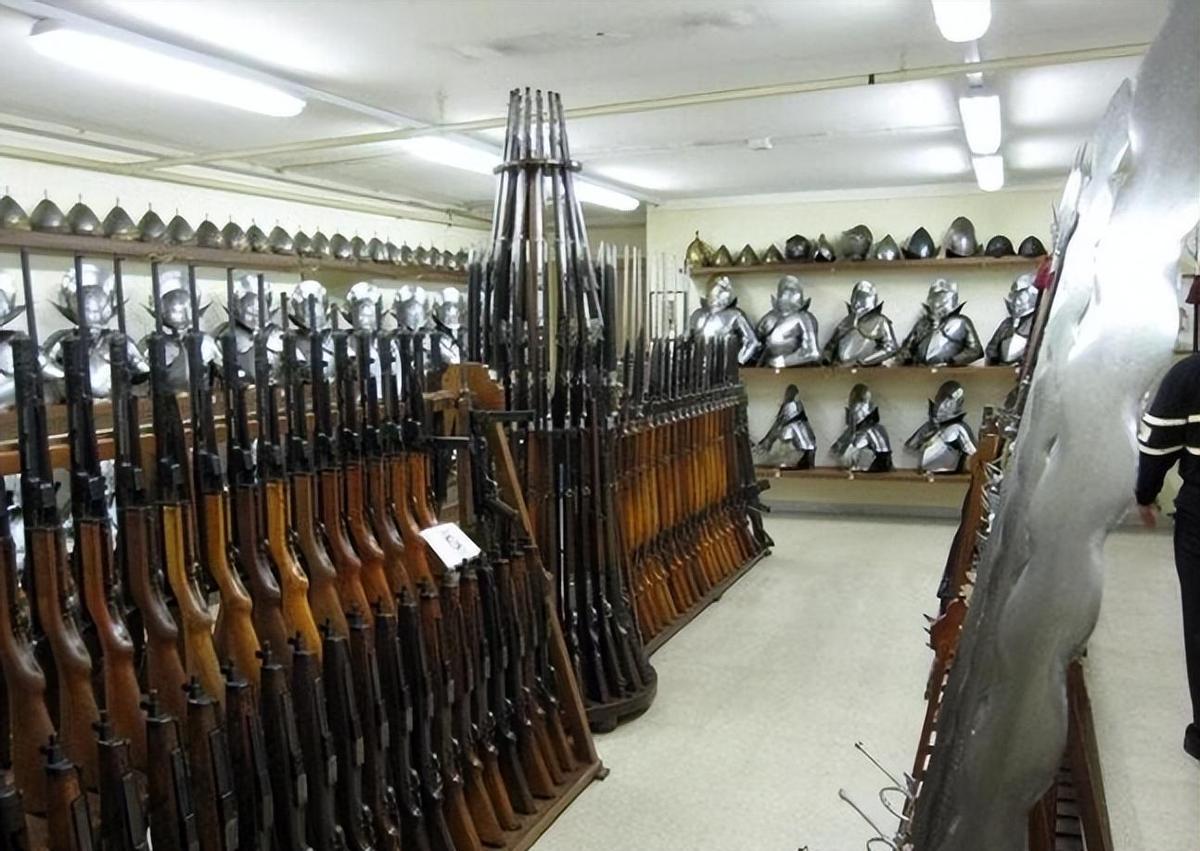 变态的纳粹德国,*光脱**犹太人女人衣服,集体*杀屠**!2