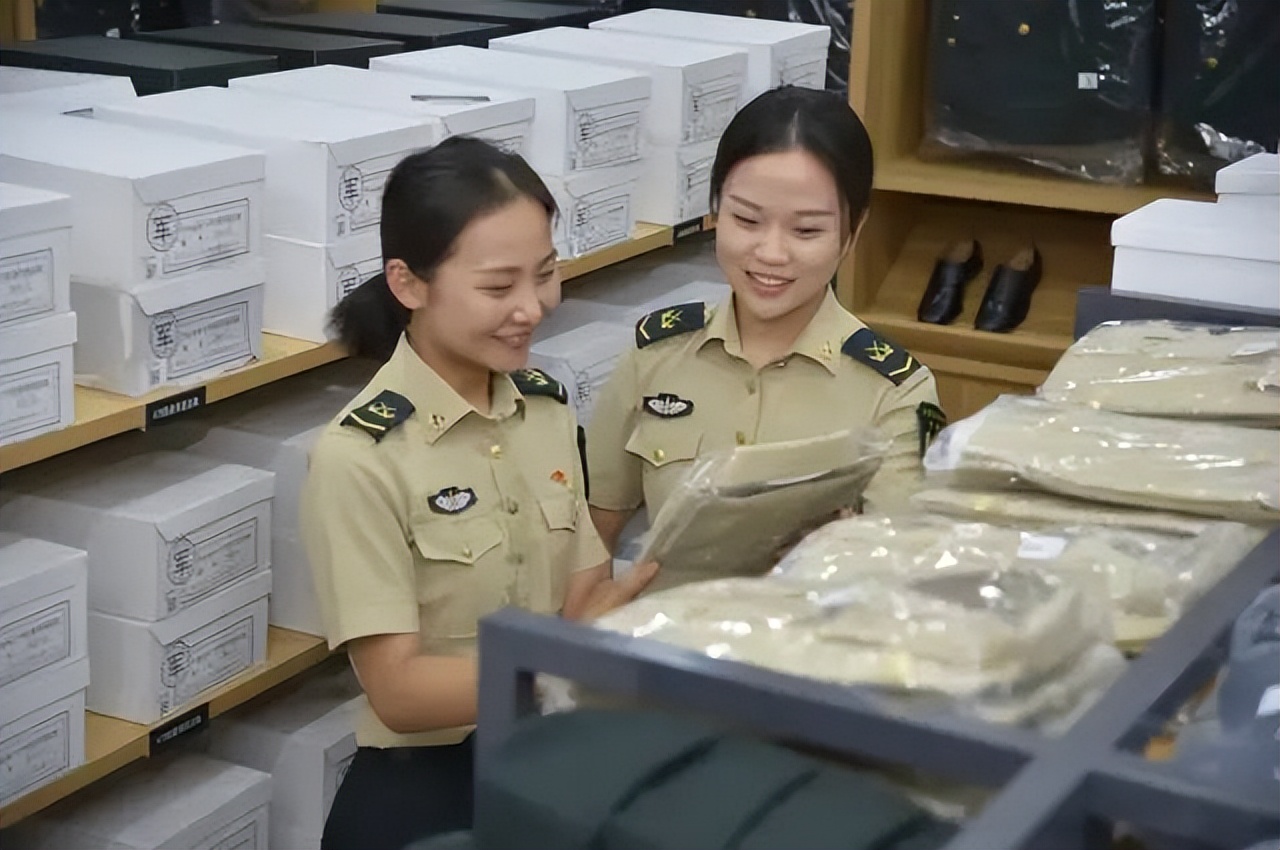 部队被装开箱,部队被装