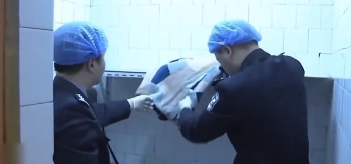 女友发朋友圈少配一张图男子报警,因女友发朋友圈三张图报警