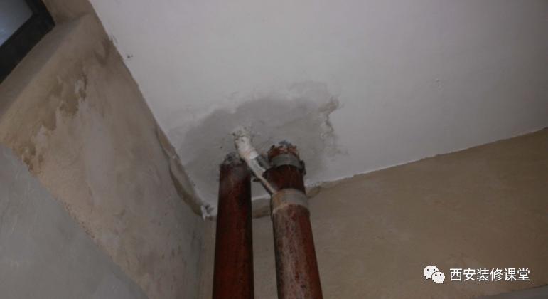 装修好的卫生间漏水怎么补救,楼下装修砸墙造成楼上卫生间漏水
