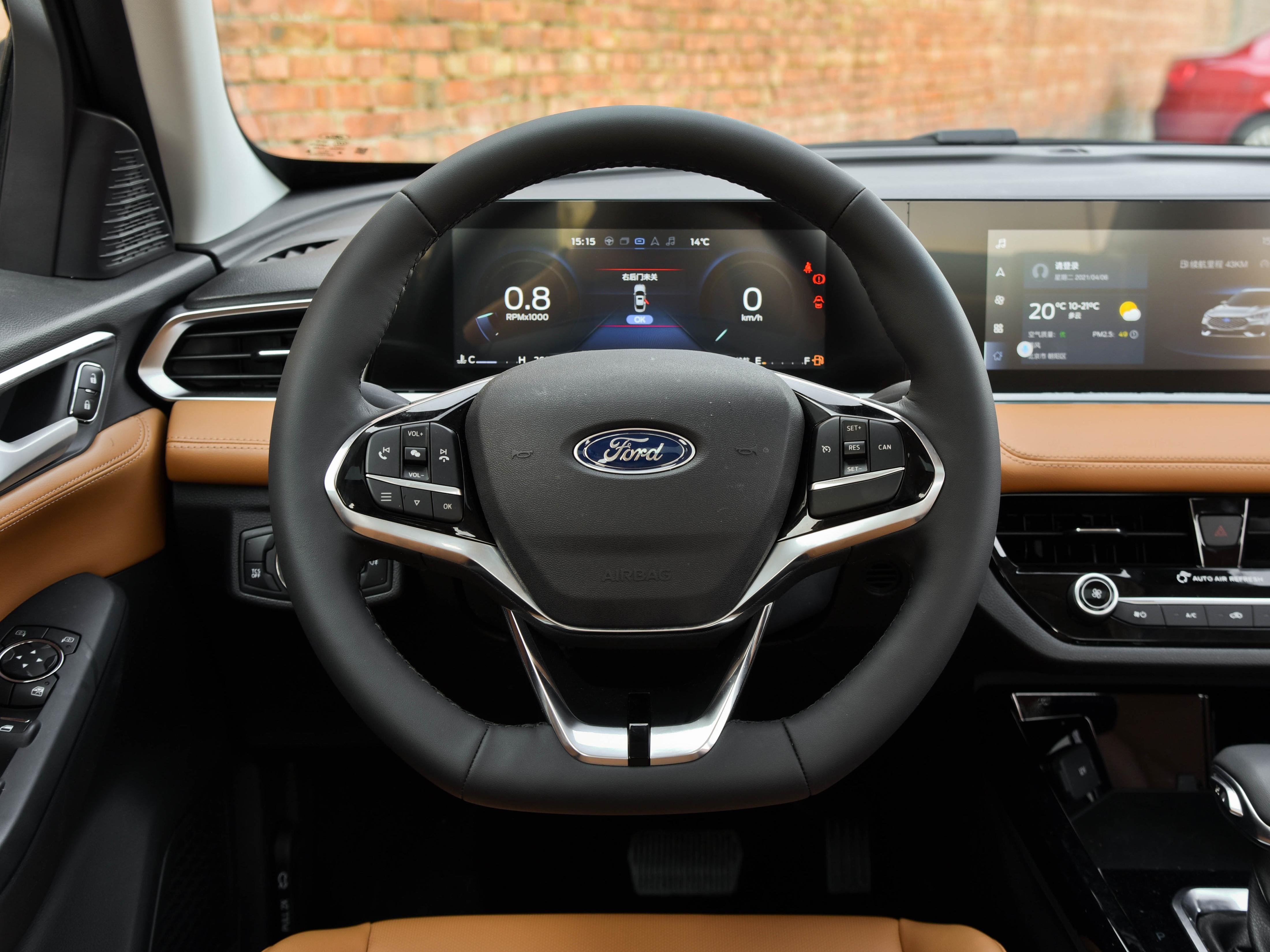 10万安全品质家轿首选福特福睿斯,体验全新一代福特福睿斯