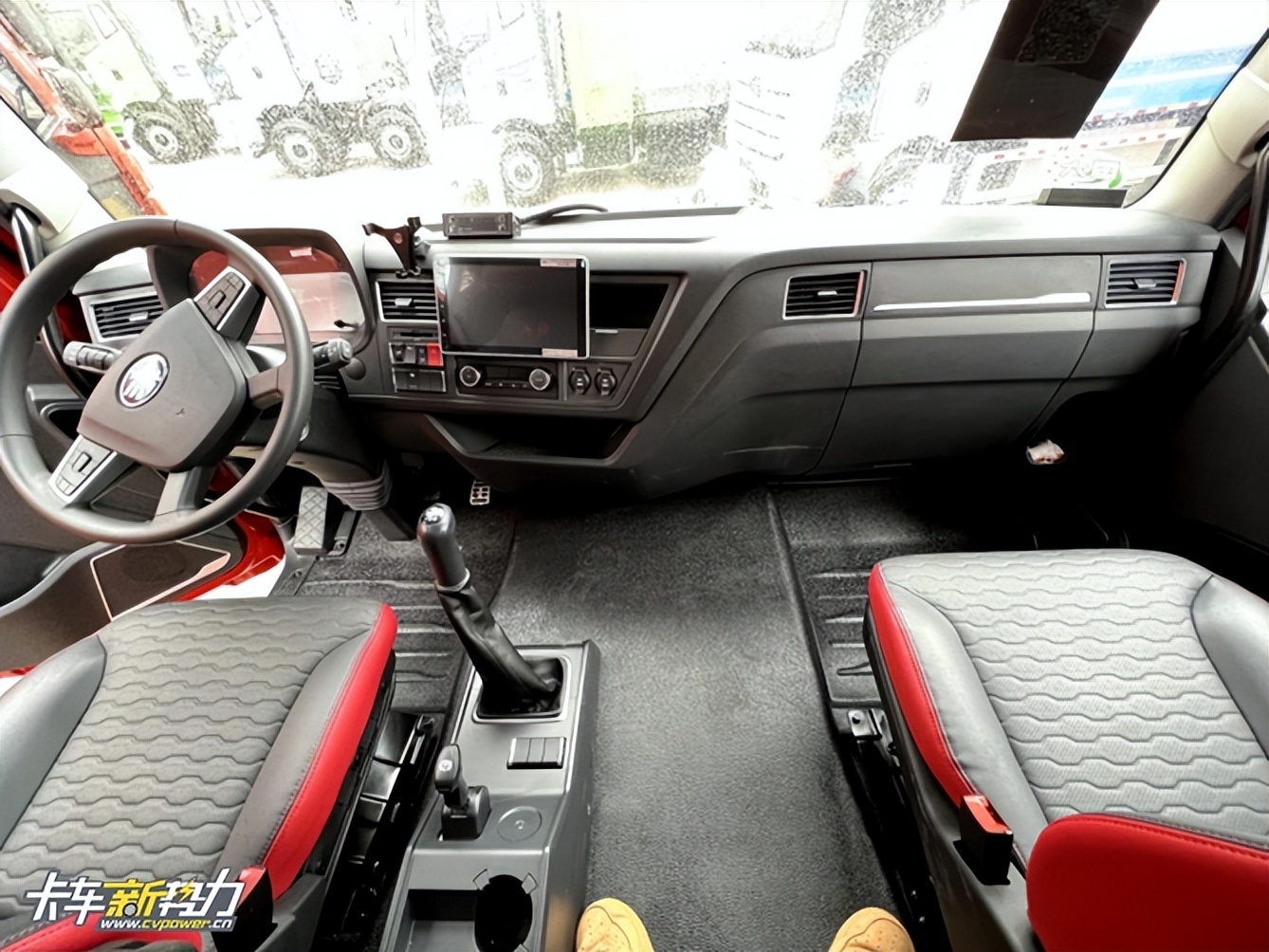 6.8米解放j6g最新款自动挡,解放j6g新款内部图片