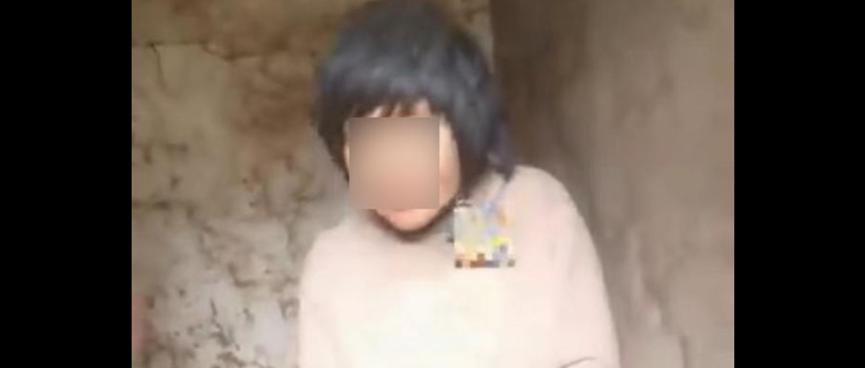 官方通报“生育八孩女子被拴铁链”：已救治【三分钟法治新闻全知道】