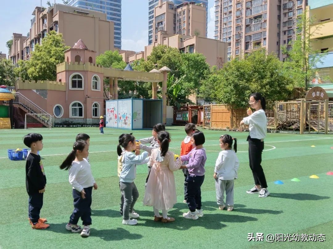 幼儿园足球游戏比赛方案最新版,足球游戏打鸭子教案