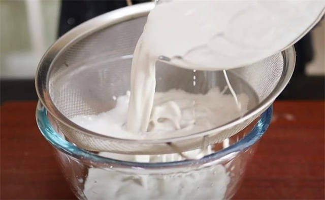 商用红薯粉皮的制作过程视频,红薯淀粉做粉皮的做法大全