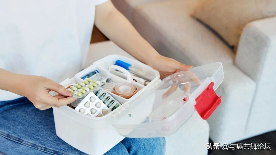 老年人双脚发热是什么原因,老年人头顶发热是什么原因