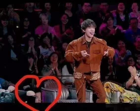 易烊千玺最初为什么被排挤,易烊千玺遭排挤