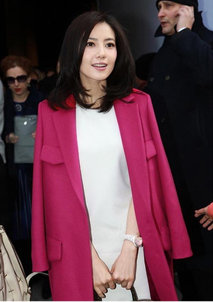 38岁女神高圆圆墨绿大衣出镜,高圆圆藏蓝色大衣搭配图片大全