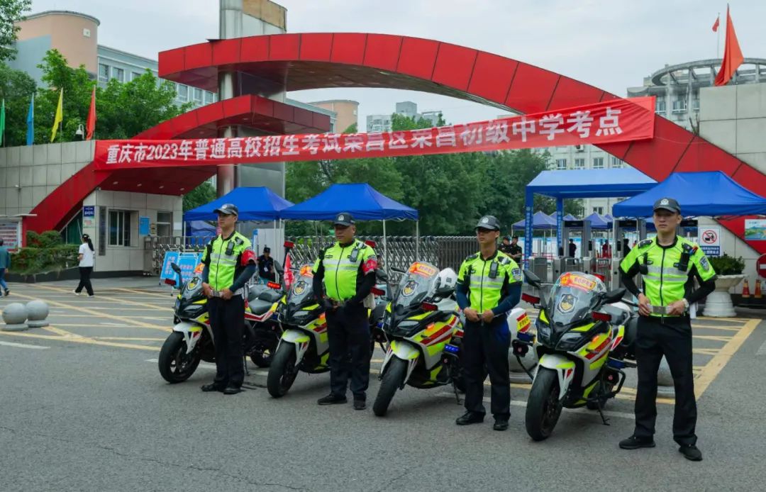 重庆渝警骁骑宣传片,渝警骁骑变身暖心代驾护送就医