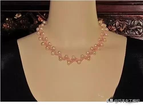 怎样钩奢华的项链,简单的一个珠子编绳