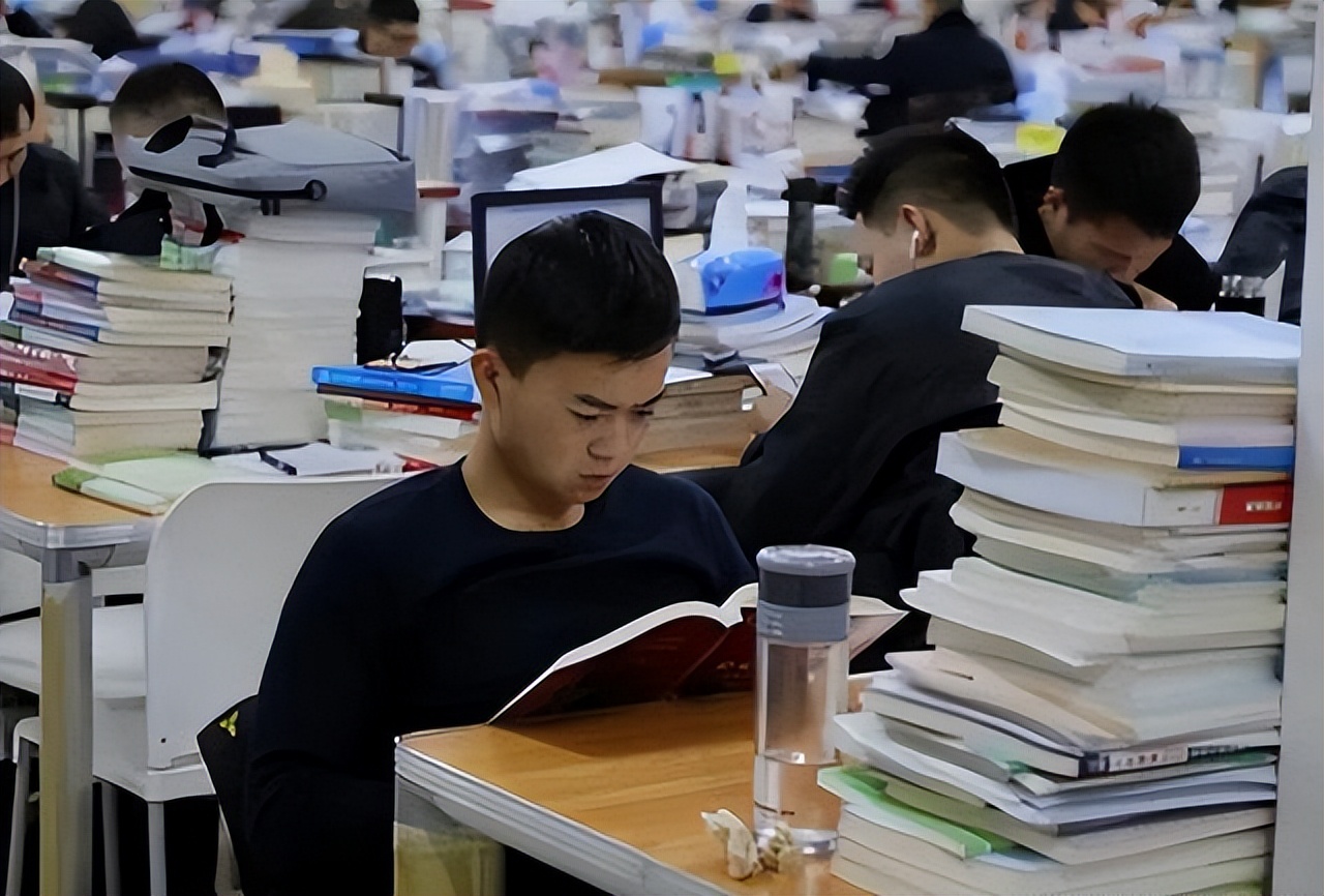 究竟应不应辞职考研？一位女大学生的经历，触动无数考研族的内心