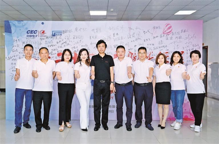 深圳振华富电子有限公司肖倩,理工女的华丽蜕变