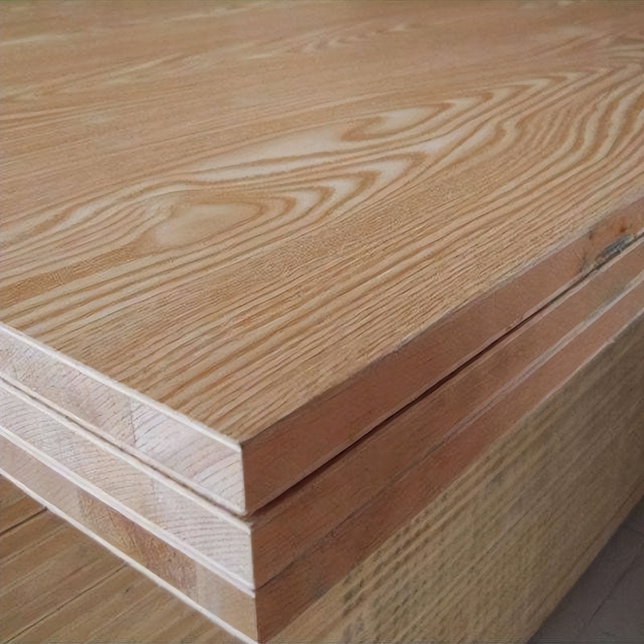 为什么打柜子都用颗粒板,到底木工板做柜子好还是颗粒板好